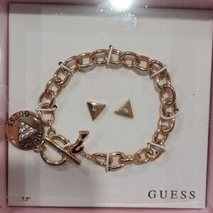 💛▪️Guess▪️Gold Bracelet and Earring Set in a pink Guess gift box